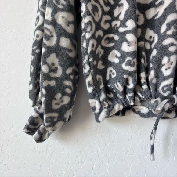 know.one.cares Animal Print Oversized Fit Fleece Sweater NWT - Picture 4 of 7